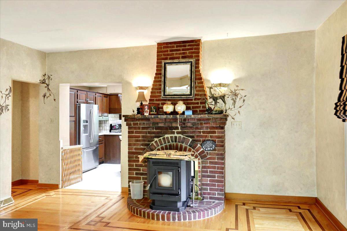 CRESTWOOD - Residential