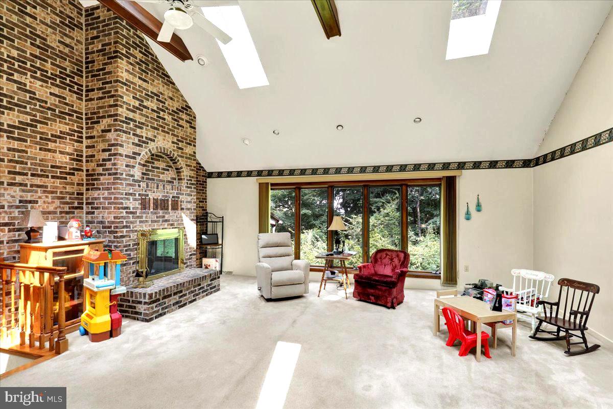 CRESTWOOD - Residential