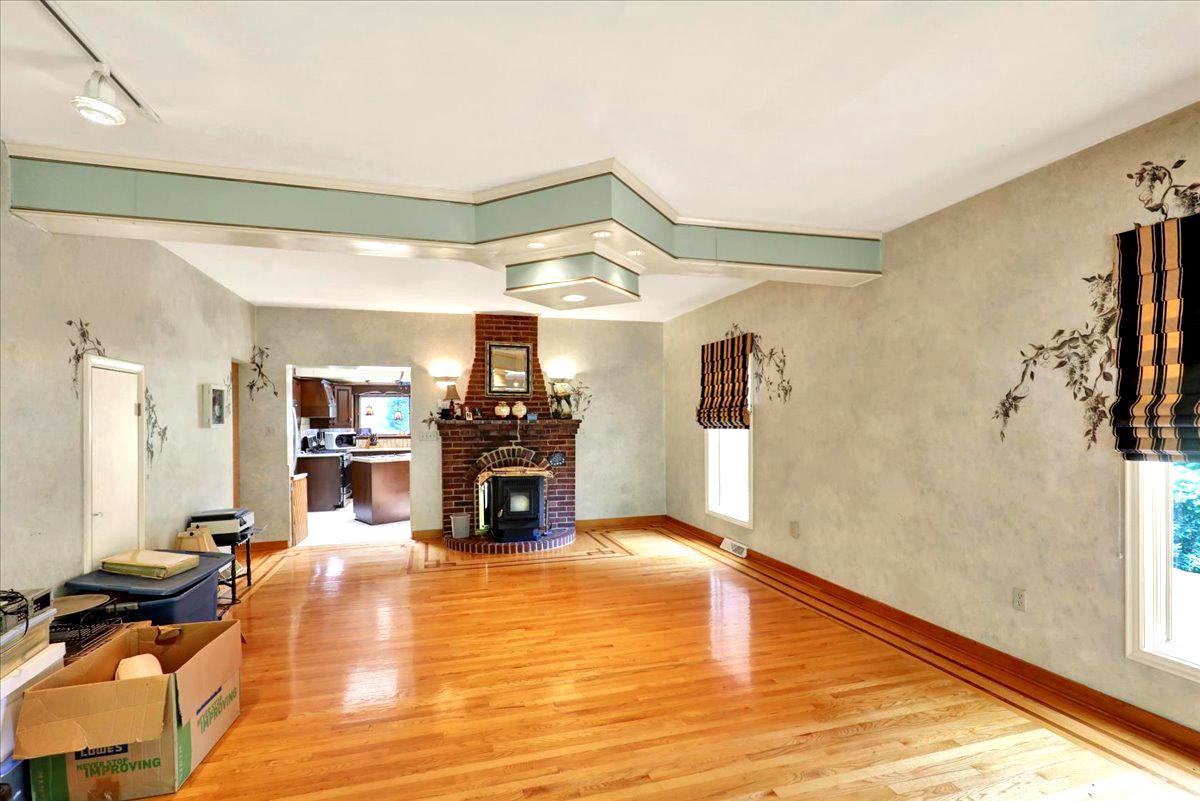 CRESTWOOD - Residential