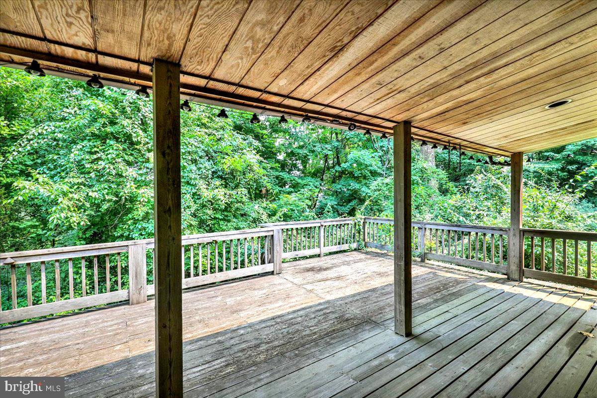 CRESTWOOD - Residential