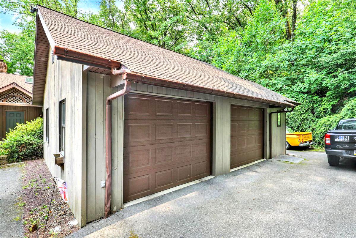 CRESTWOOD - Residential