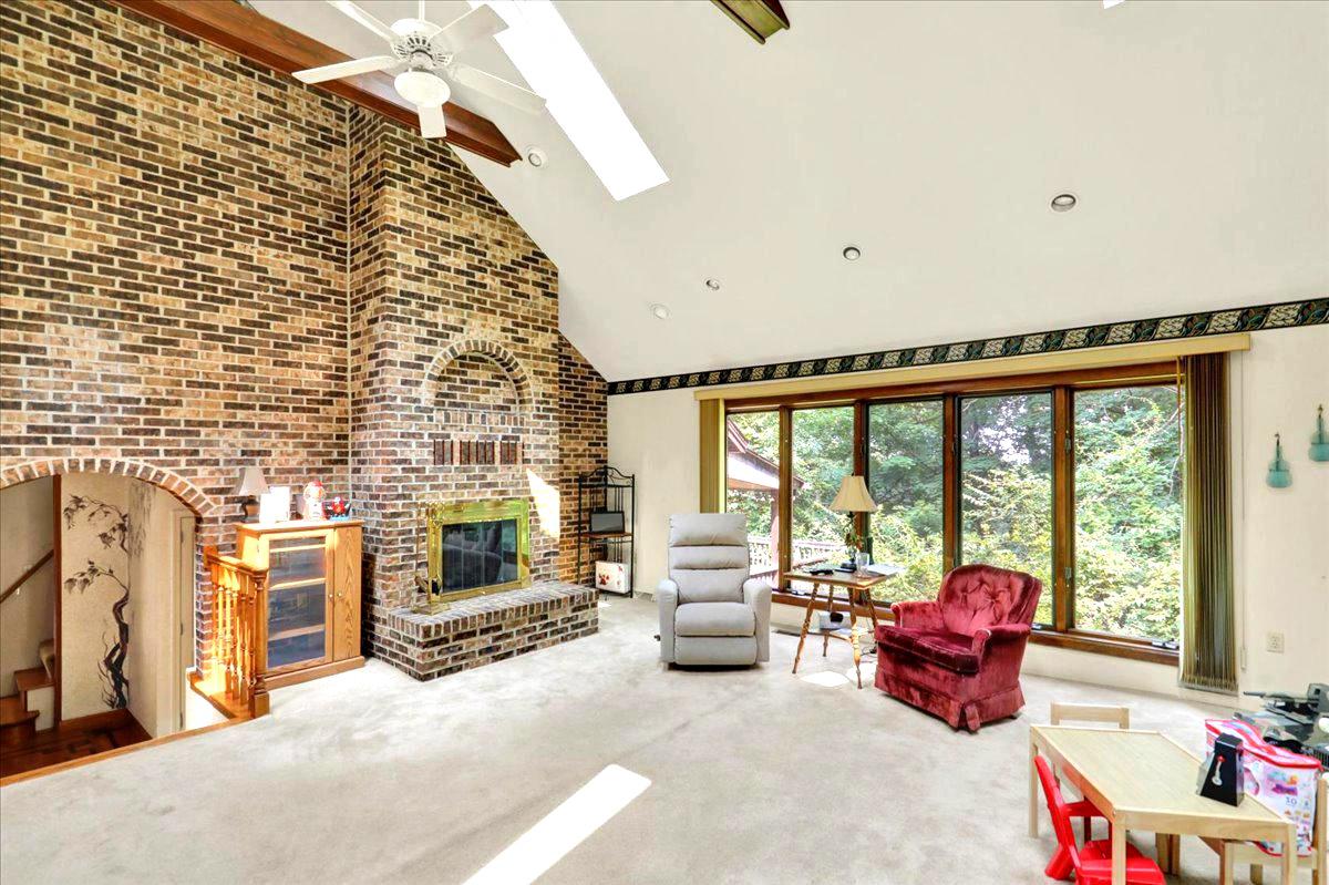 CRESTWOOD - Residential