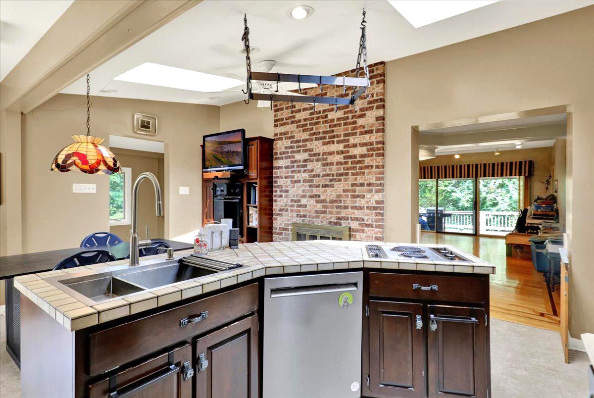 CRESTWOOD - Residential