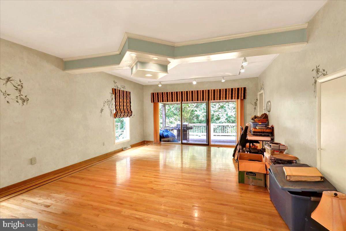 CRESTWOOD - Residential