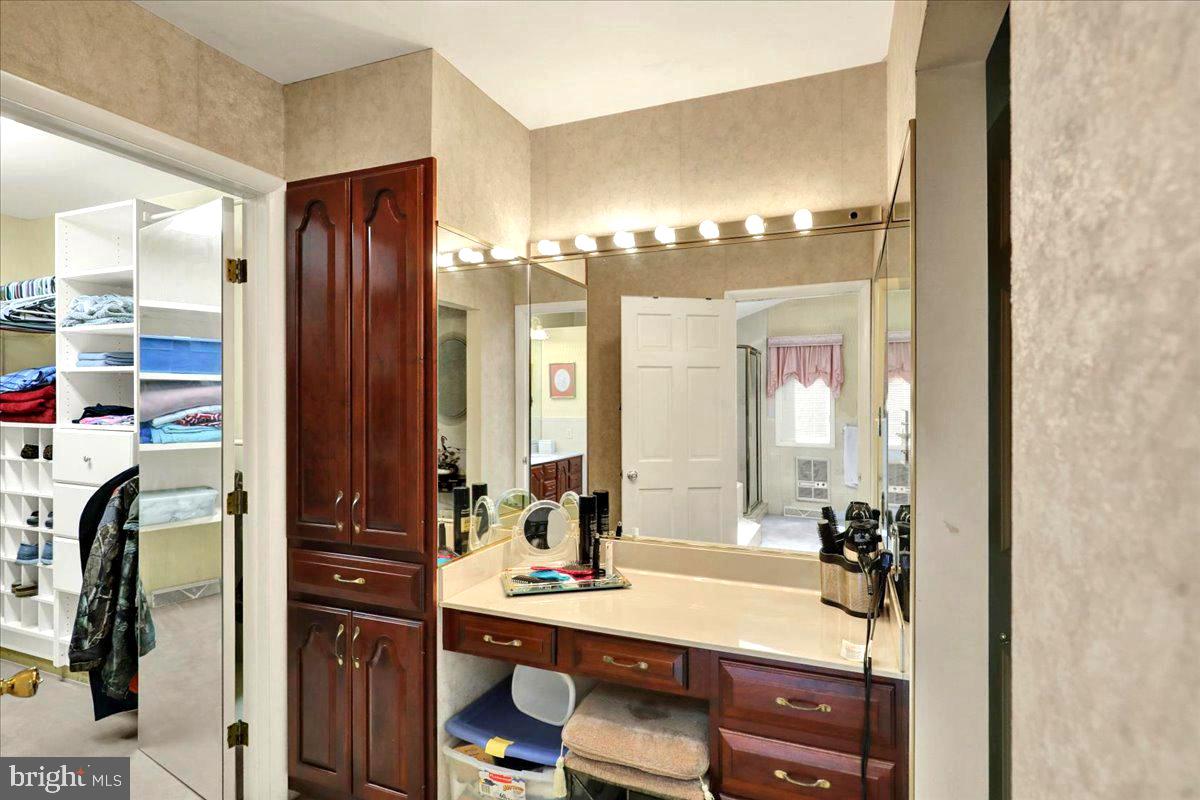 CRESTWOOD - Residential
