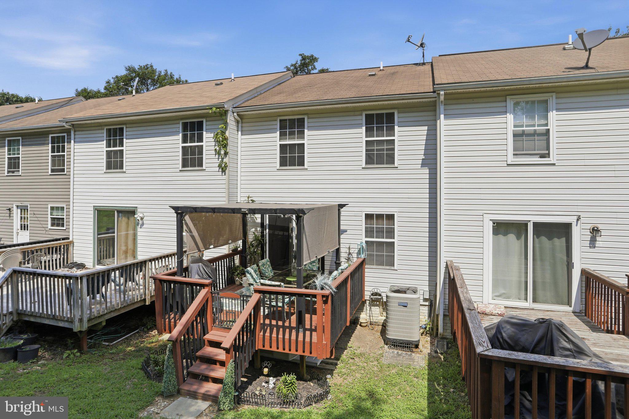 WHISPERING RIDGE - Residential