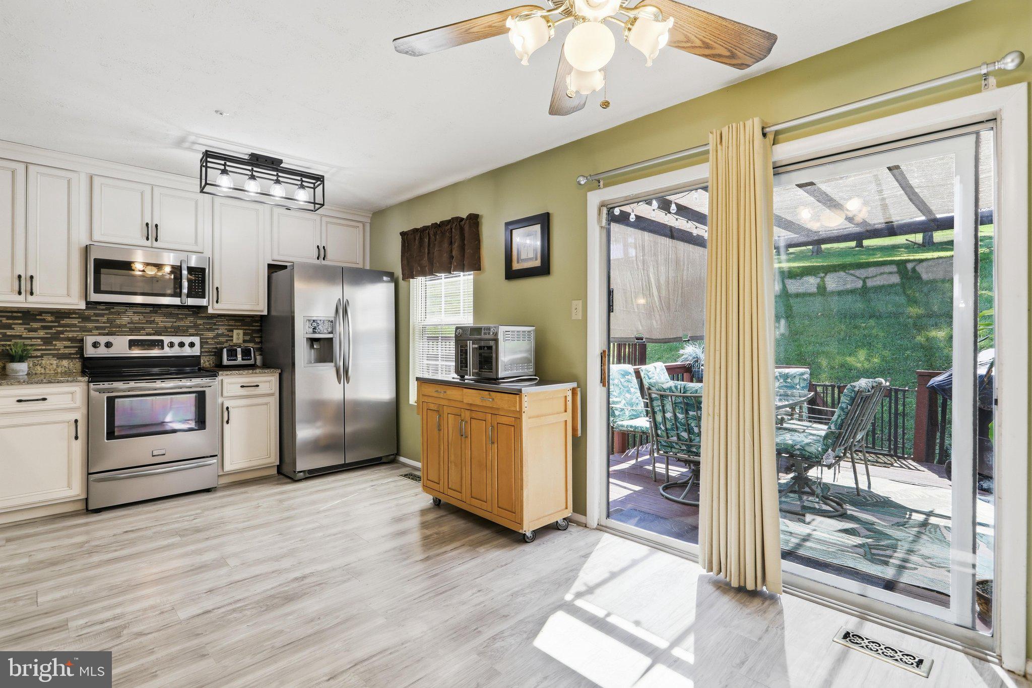 WHISPERING RIDGE - Residential