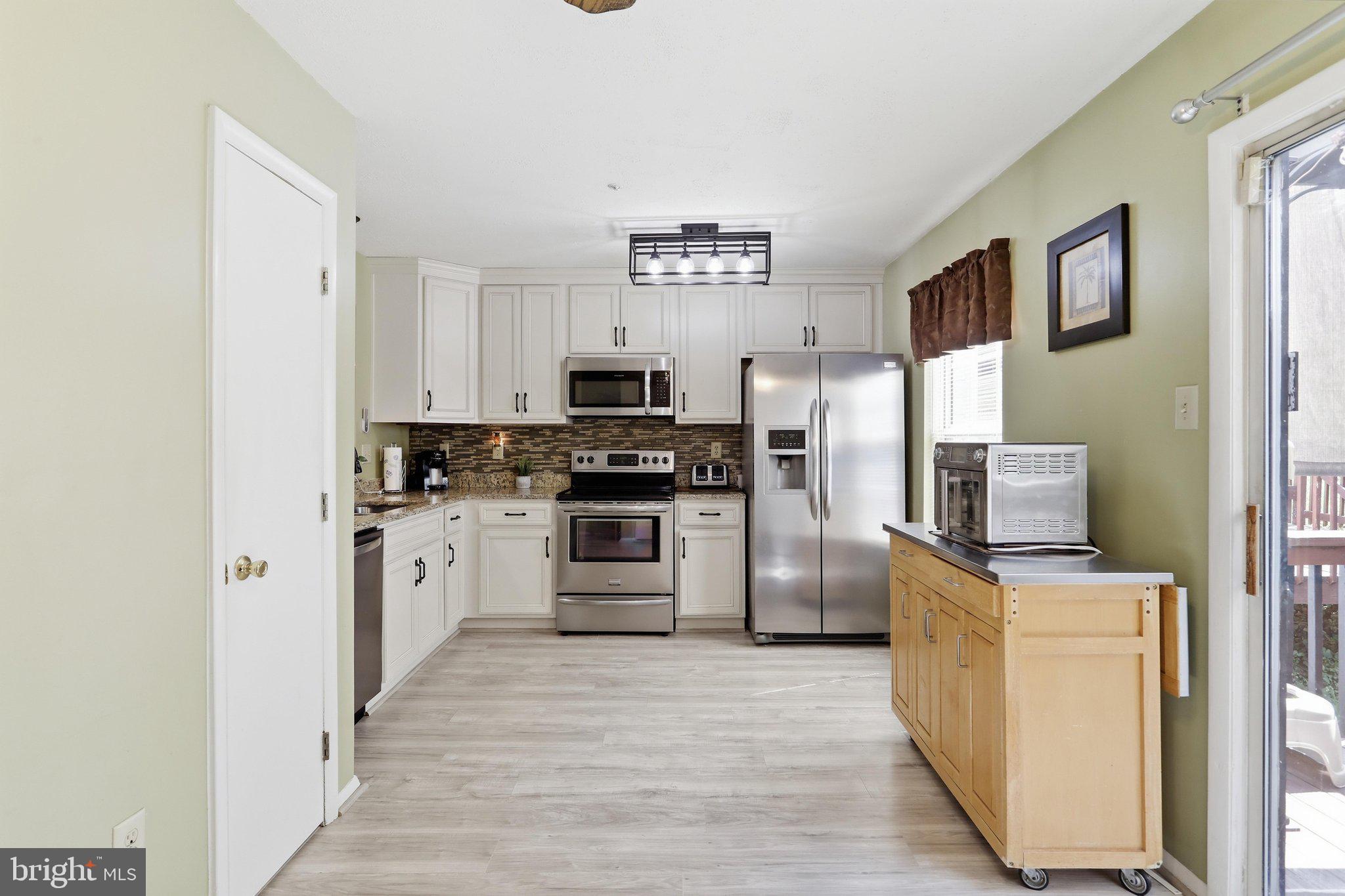 WHISPERING RIDGE - Residential