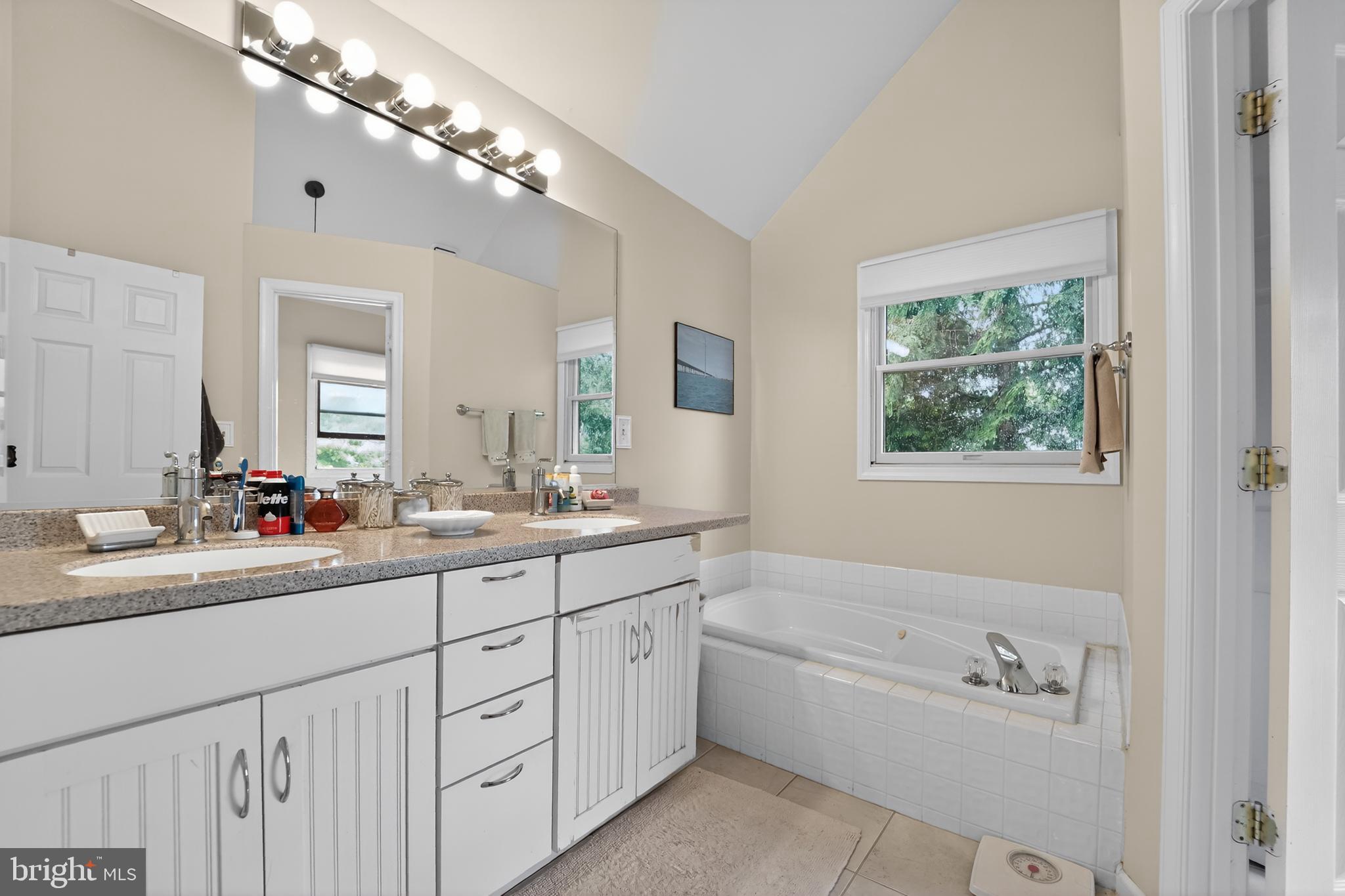SILVER SANDS - Residential