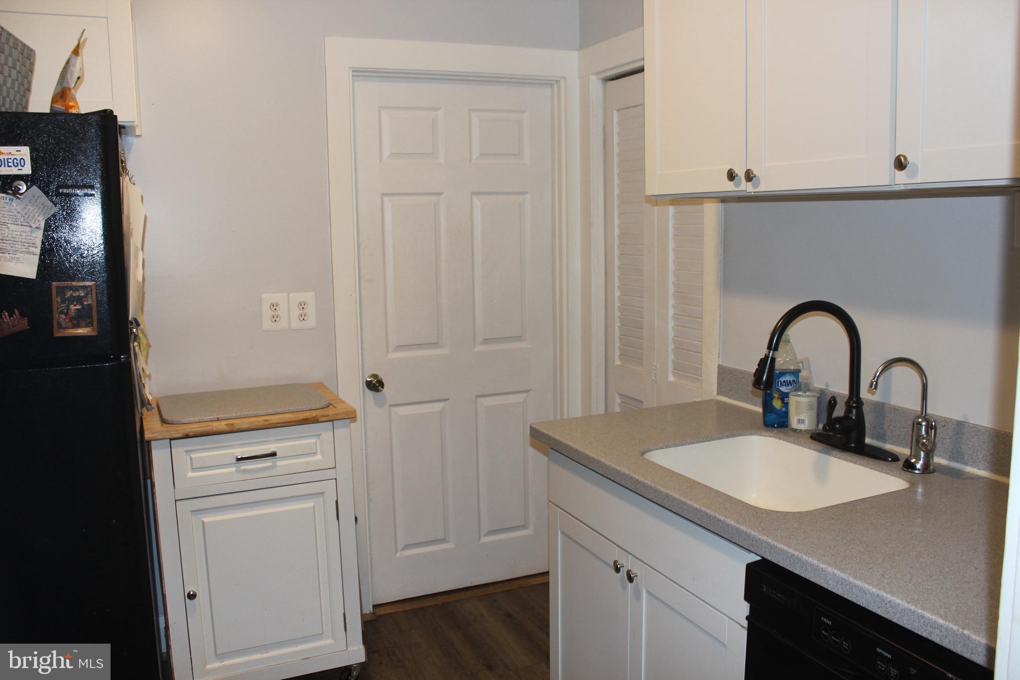 HOLLYWOOD PARK - Residential Lease