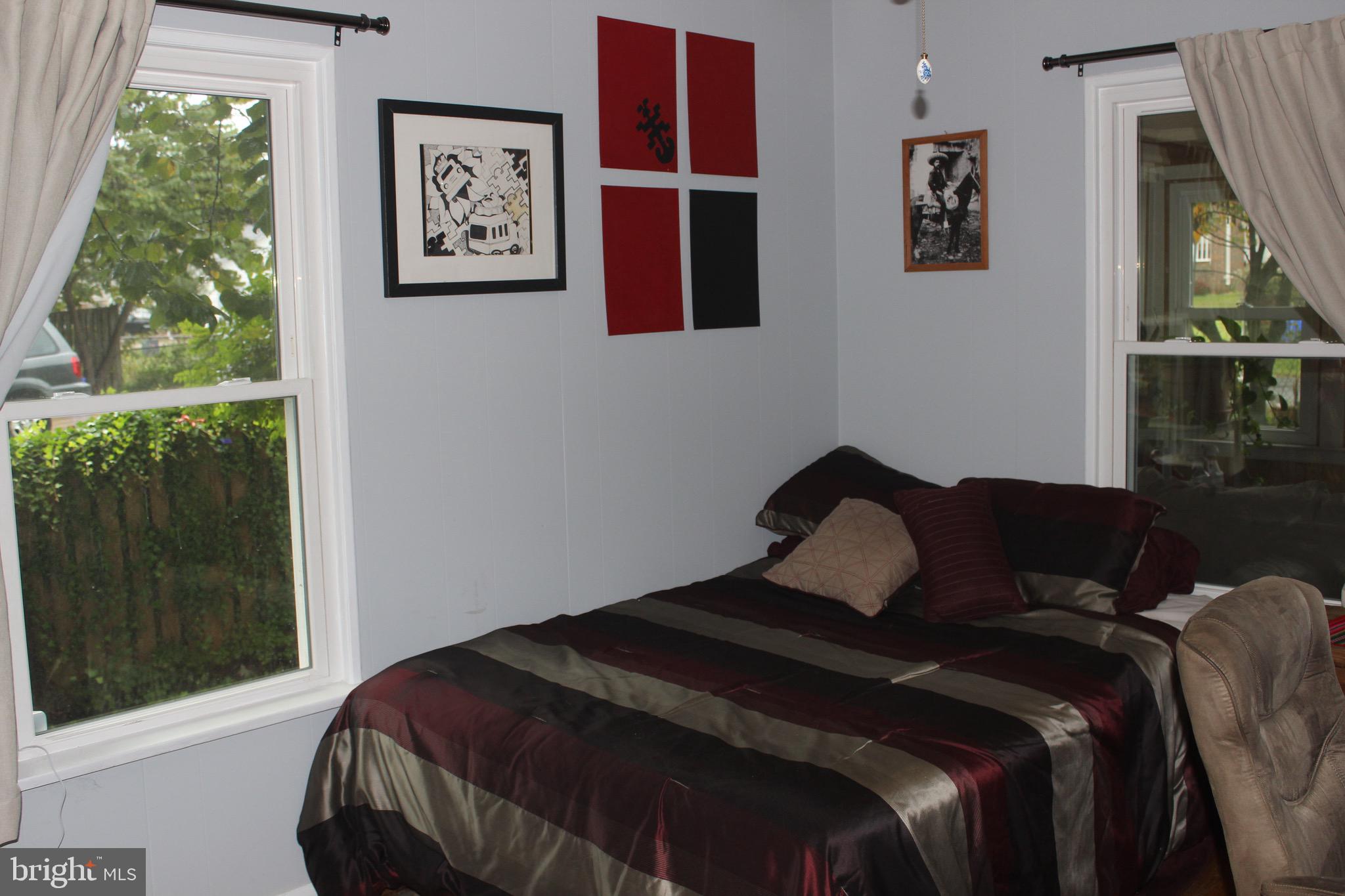 HOLLYWOOD PARK - Residential Lease