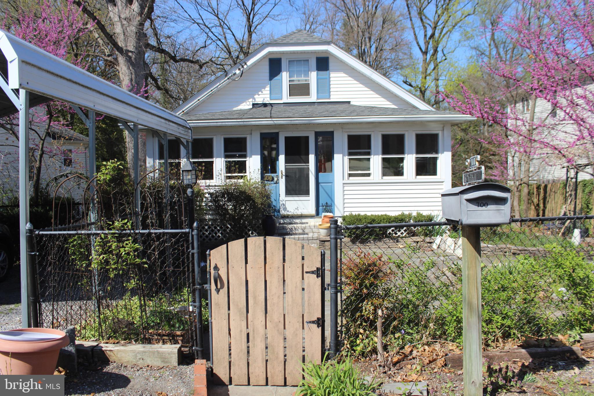 HOLLYWOOD PARK - Residential Lease