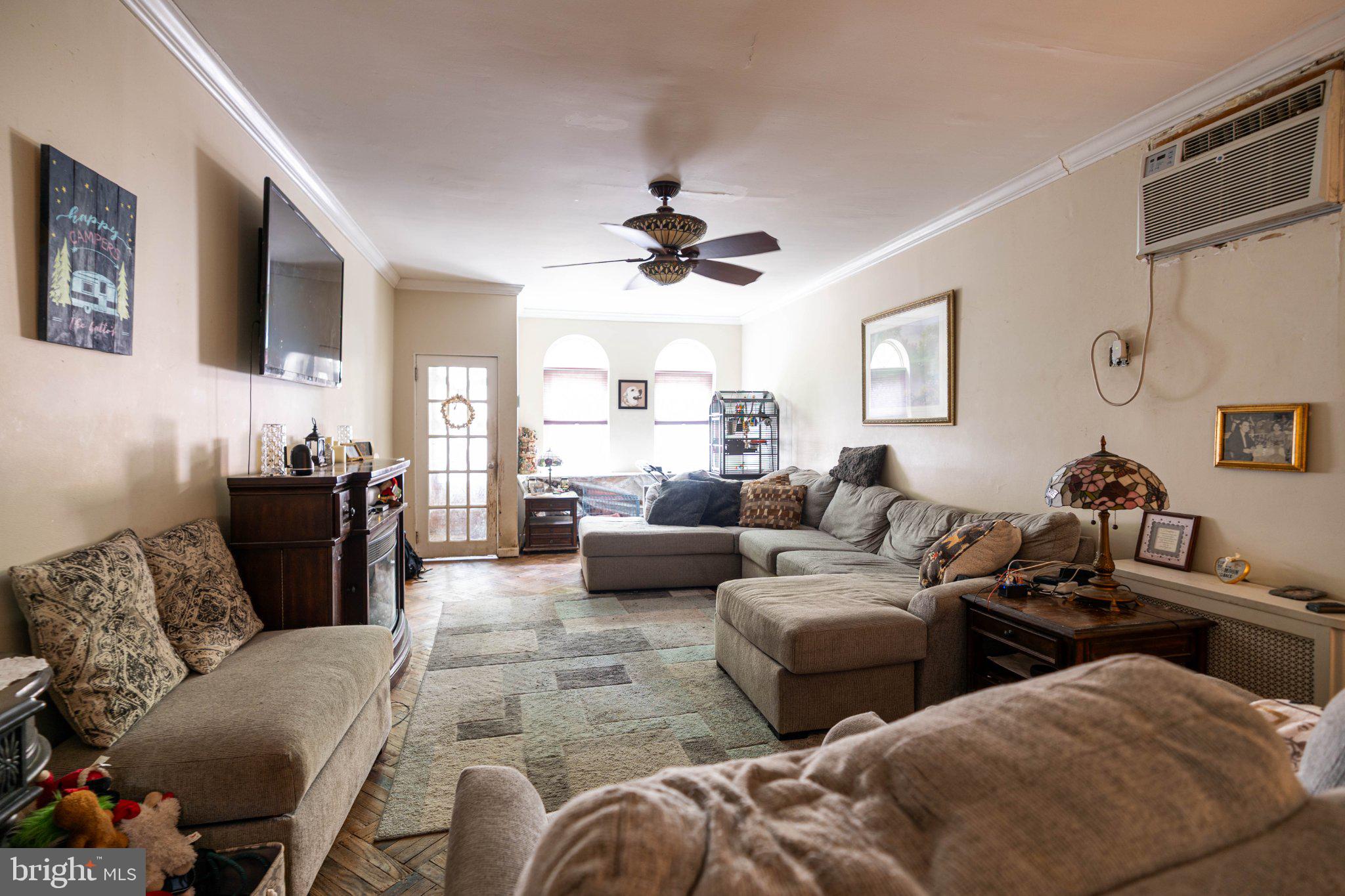 QUEEN VILLAGE - Residential