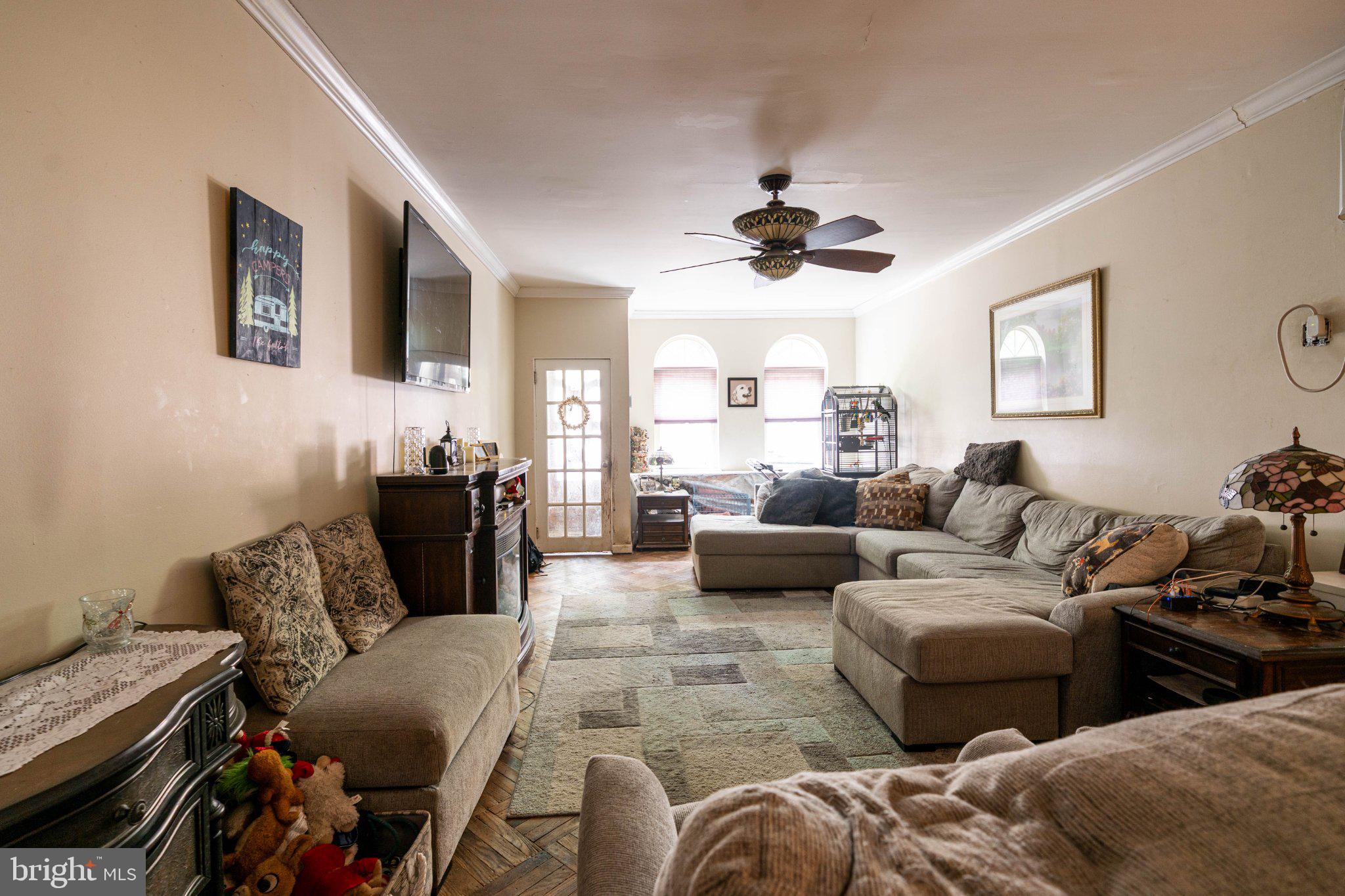 QUEEN VILLAGE - Residential