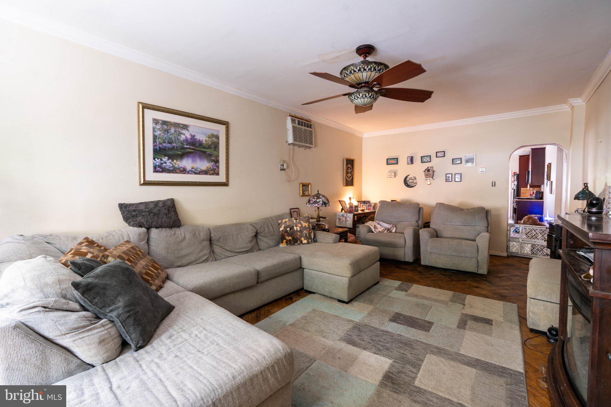 QUEEN VILLAGE - Residential