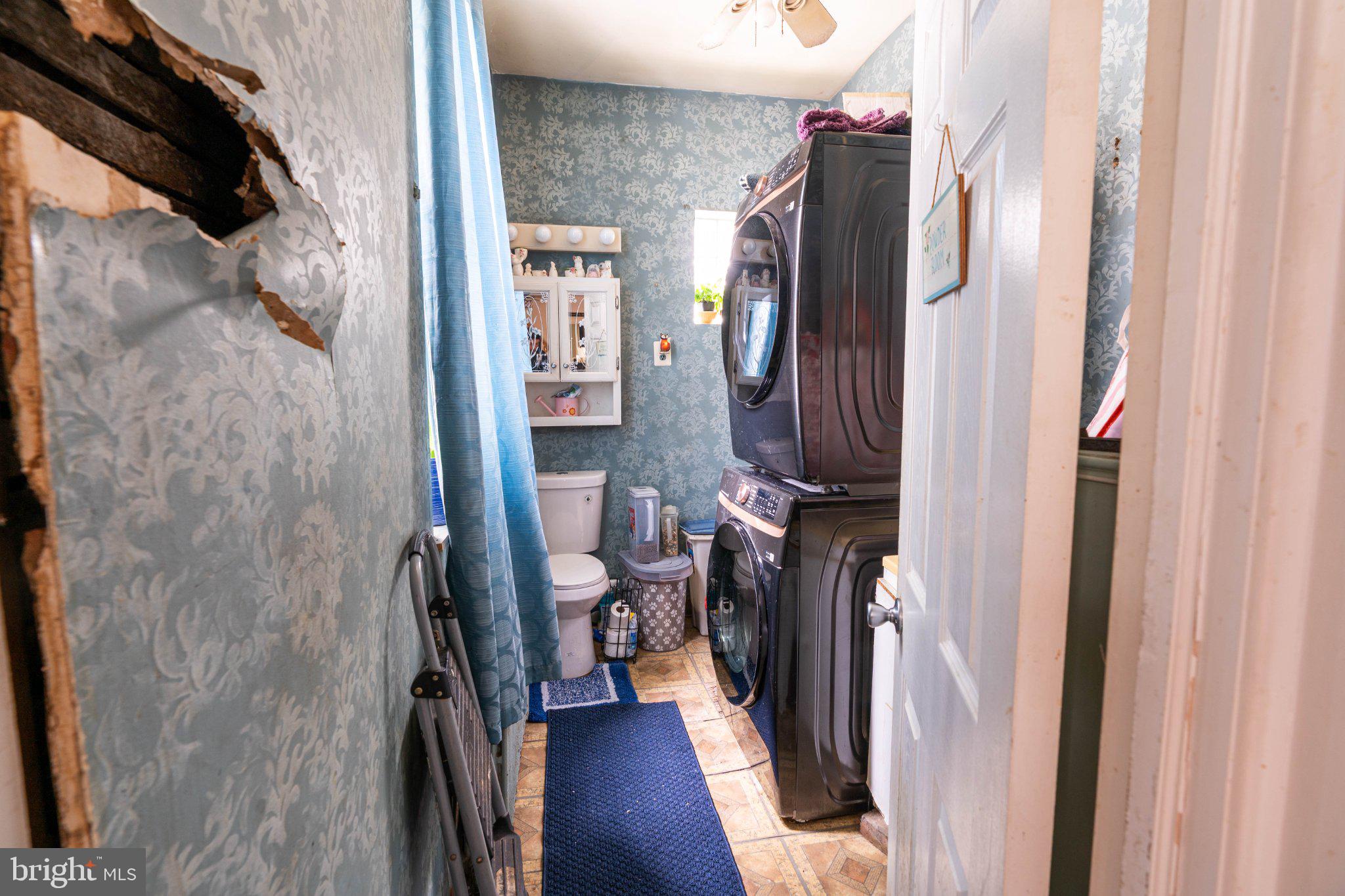 QUEEN VILLAGE - Residential