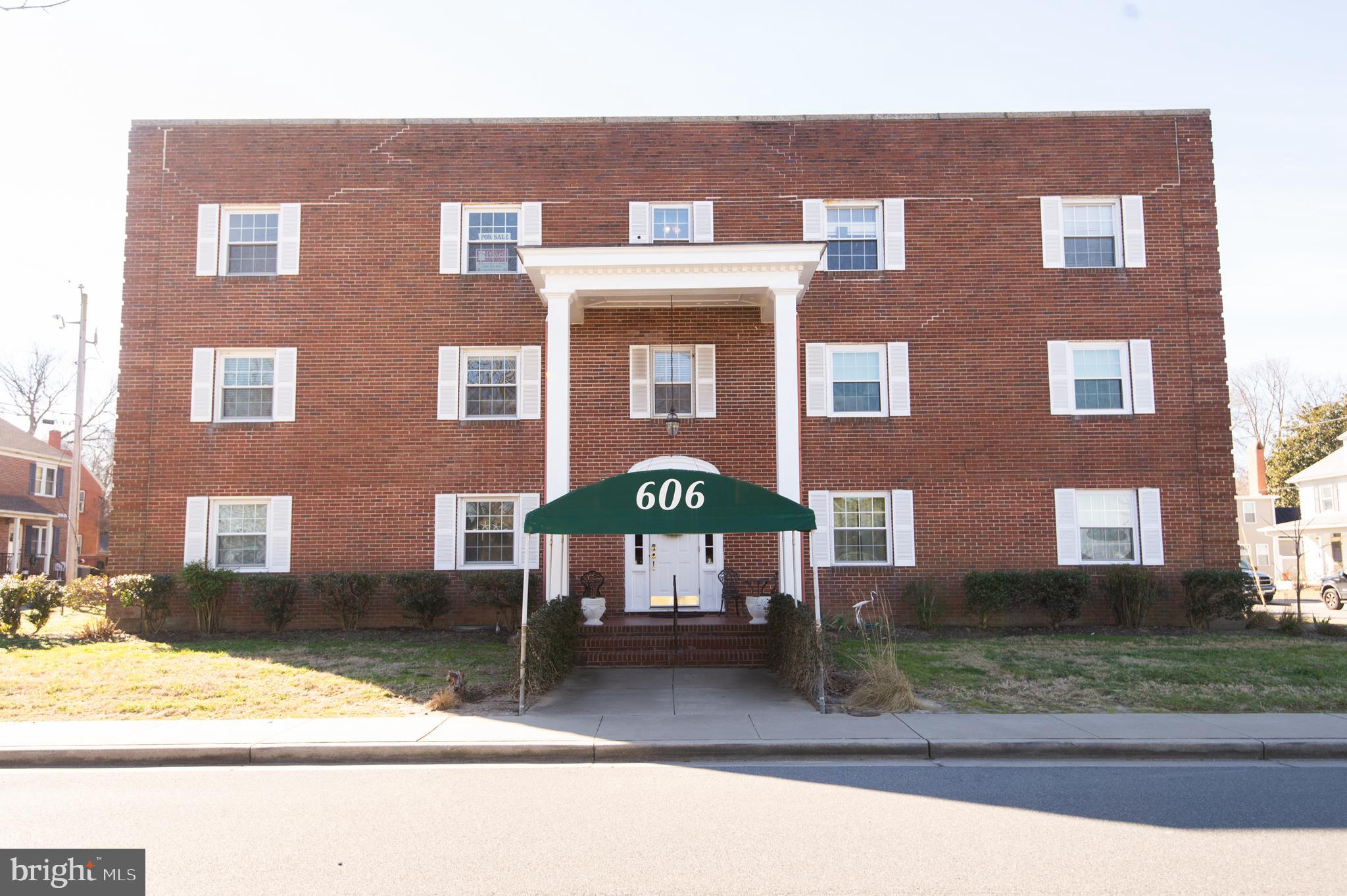 Enjoy spectacular views of the Choptank River, over City Marina, and Long Wharf Park from this charming water view condominium in the heart of Historic Cambridge. This spacious one-bedroom, one-bath residence offers a flexible floor plan with the potential to be converted into a two-bedroom unit, providing added value and versatility.
Wake up to beautiful water views and enjoy easy access to the marina, waterfront dining, boating, fishing, and the many recreational activities that make Cambridge a sought-after destination. Whether you're looking for a full-time residence, weekend getaway, or investment opportunity, this condo offers the perfect combination of comfort, convenience, and scenic beauty.
Property Highlights:
Views of the Choptank River
Overlooks City Marina and Long Wharf Park
One bedroom, one bath with potential for a second bedroom
Prime water view location
Walking distance to marina, parks, restaurants, and local attractions
Ideal for year-round living, vacation use, or investment
Don't miss this opportunity to own a water view property with some of the best Cambridge has to offer.