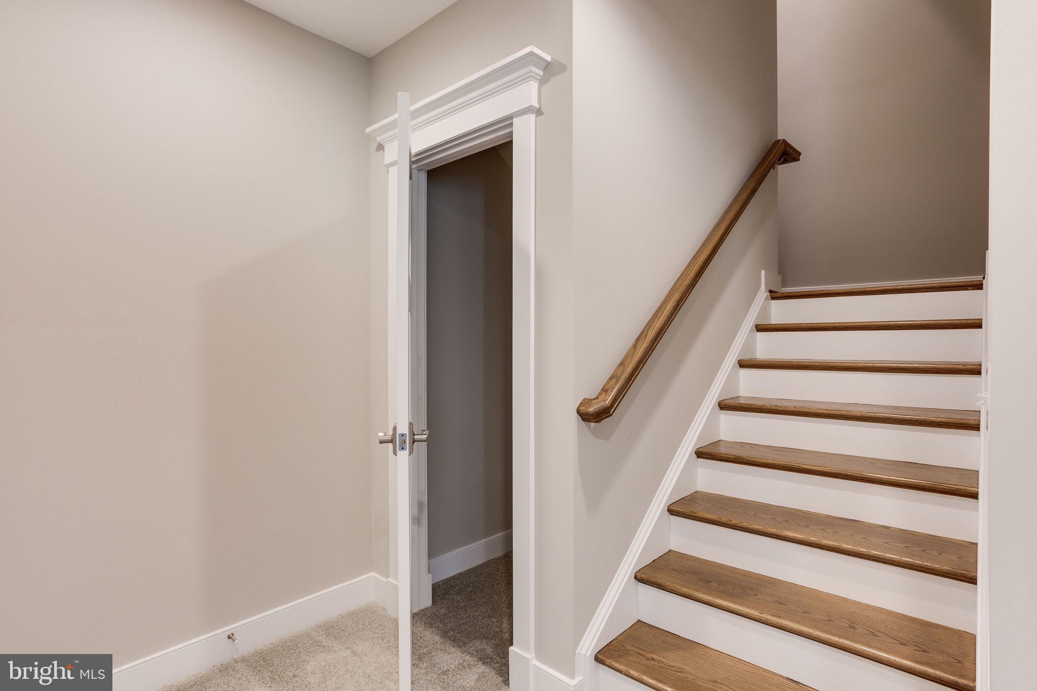 BROYHILL GLEN GARY PARK - Residential