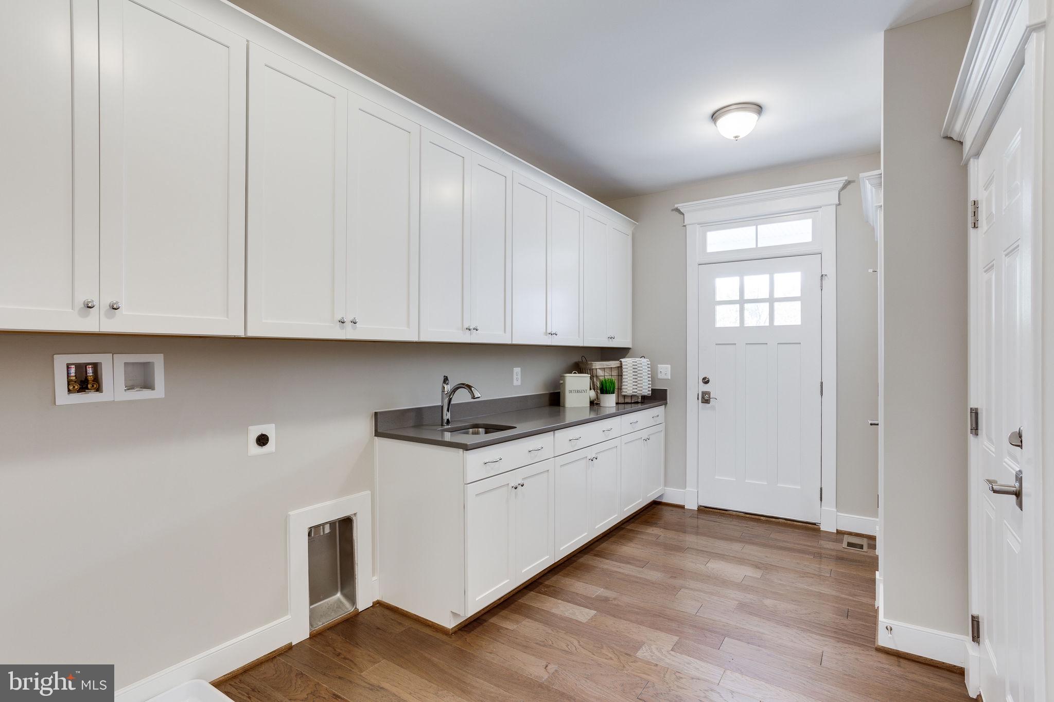 BROYHILL GLEN GARY PARK - Residential