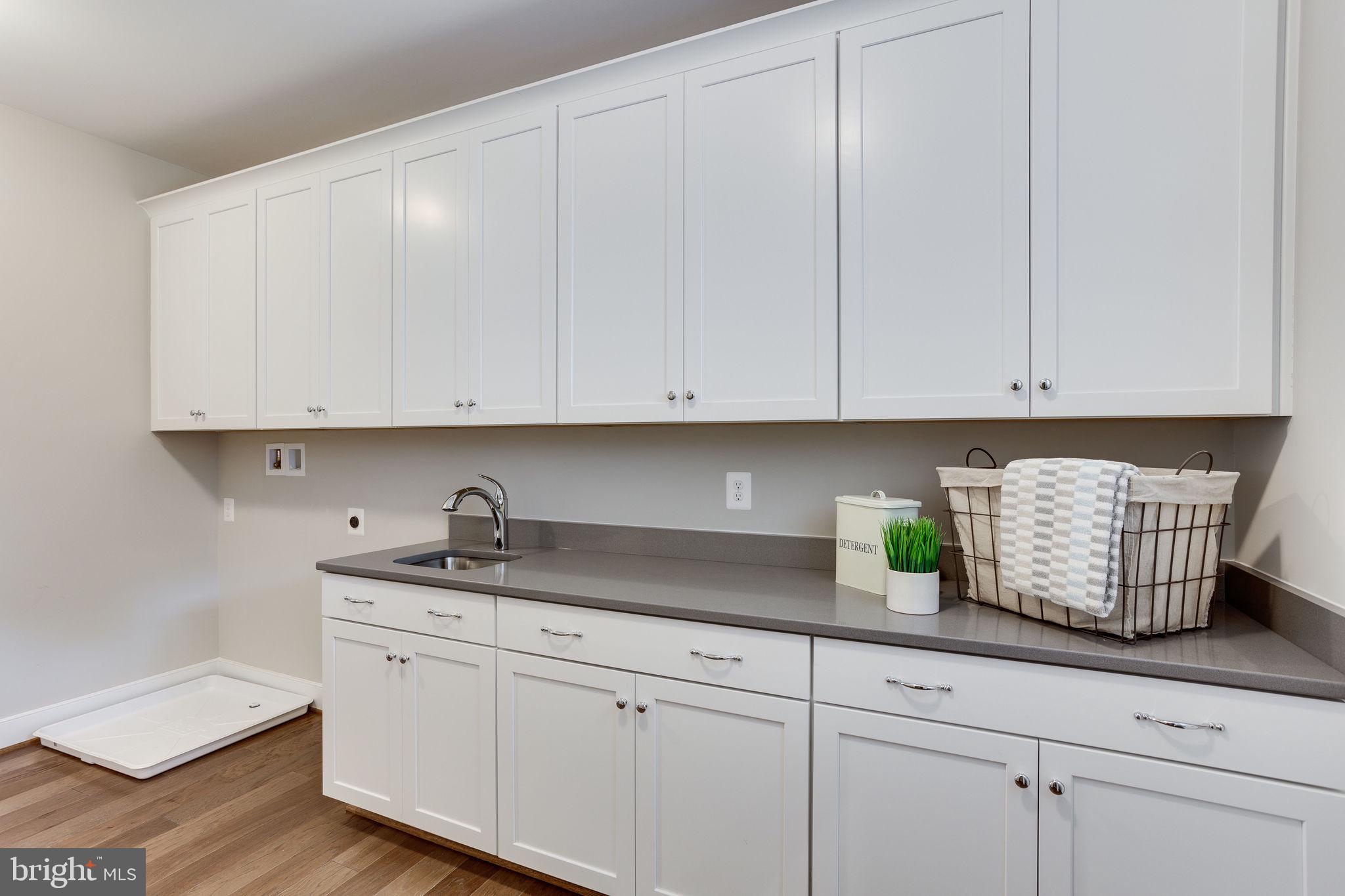 BROYHILL GLEN GARY PARK - Residential