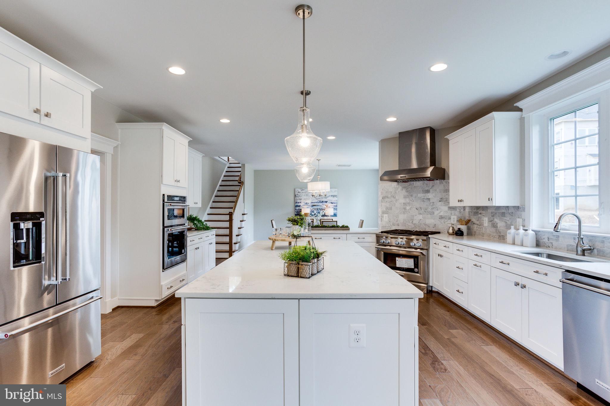 BROYHILL GLEN GARY PARK - Residential