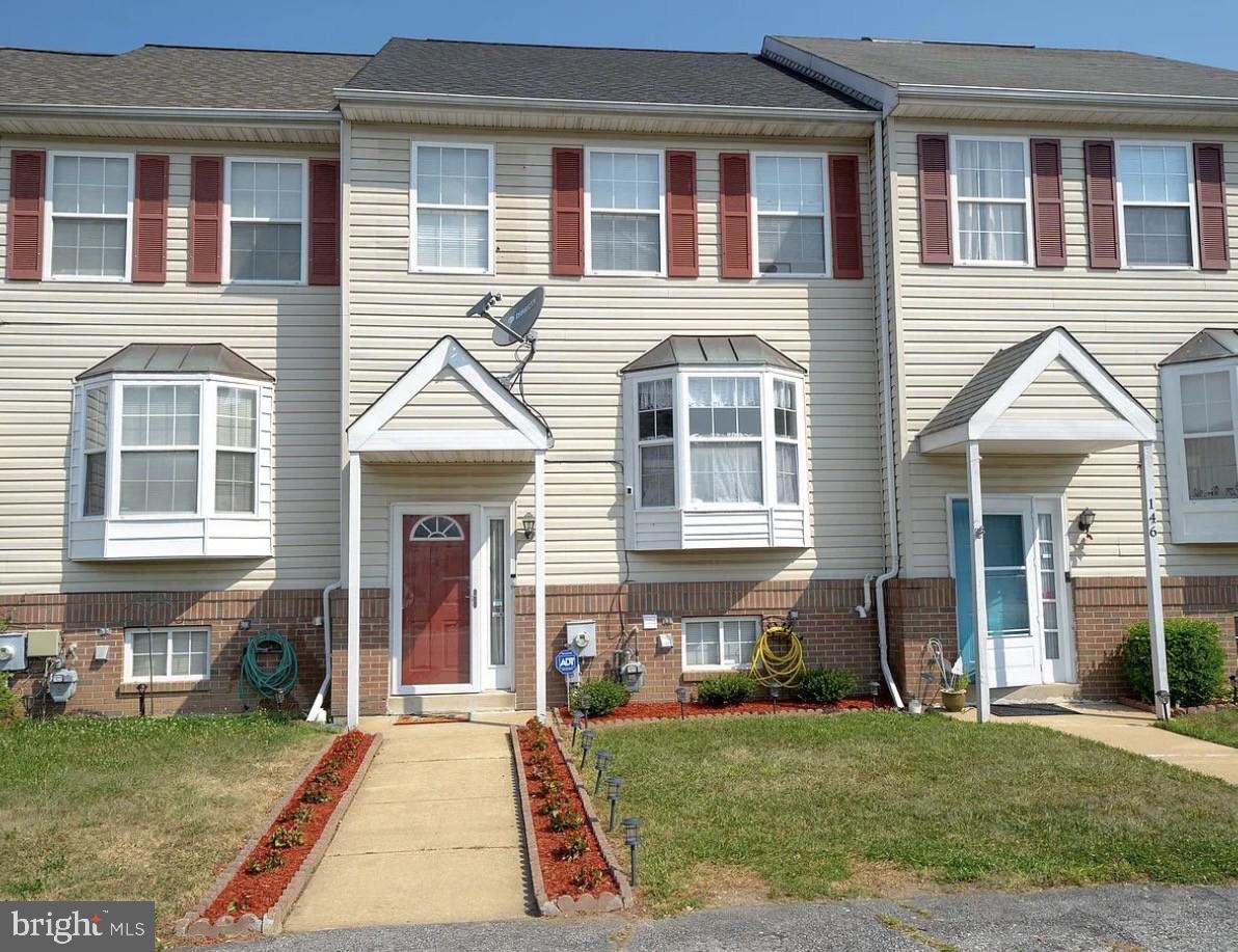 Welcome to this well-maintained Colonial in the desirable Raven Glen community! This spacious home offers a functional layout, generous living space, and abundant natural light. A great opportunity to add your personal touches while enjoying a solid home in an established neighborhood. Conveniently located near major highways, shopping, dining, parks, and the University of Delaware. Don't miss this fantastic opportunity!
