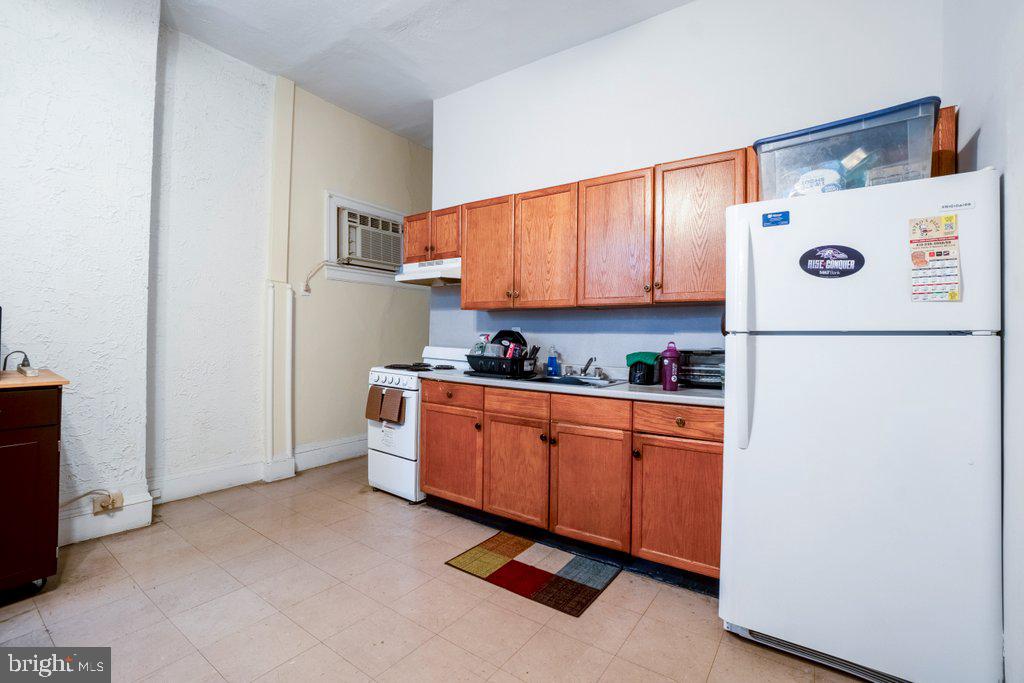 OLD GOUCHER - Commercial Sale