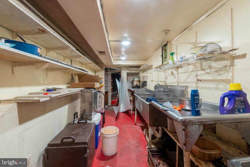 OLD GOUCHER - Commercial Sale