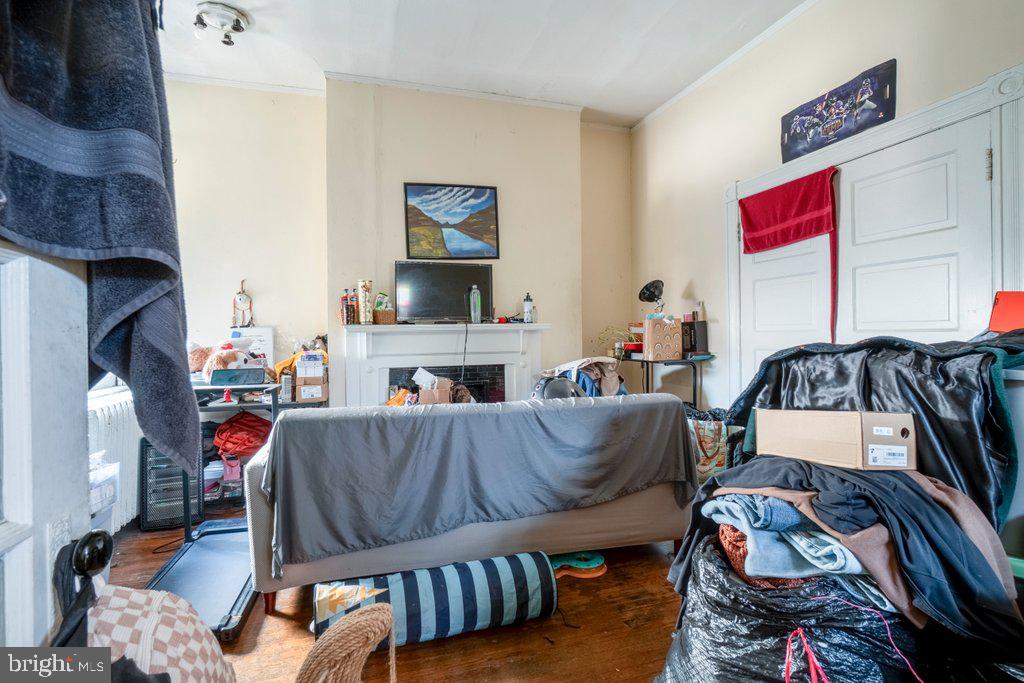 OLD GOUCHER - Commercial Sale