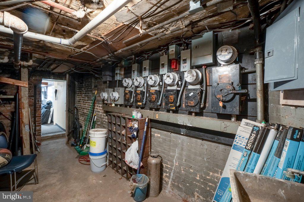OLD GOUCHER - Commercial Sale