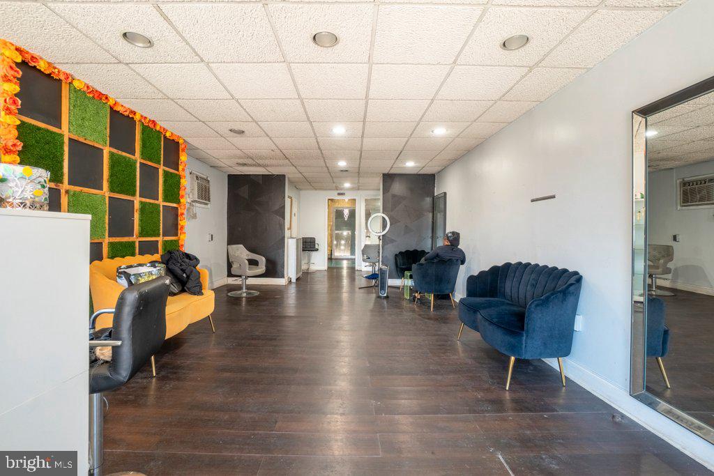 OLD GOUCHER - Commercial Sale