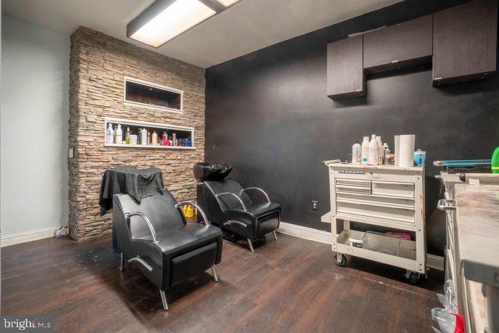 OLD GOUCHER - Commercial Sale