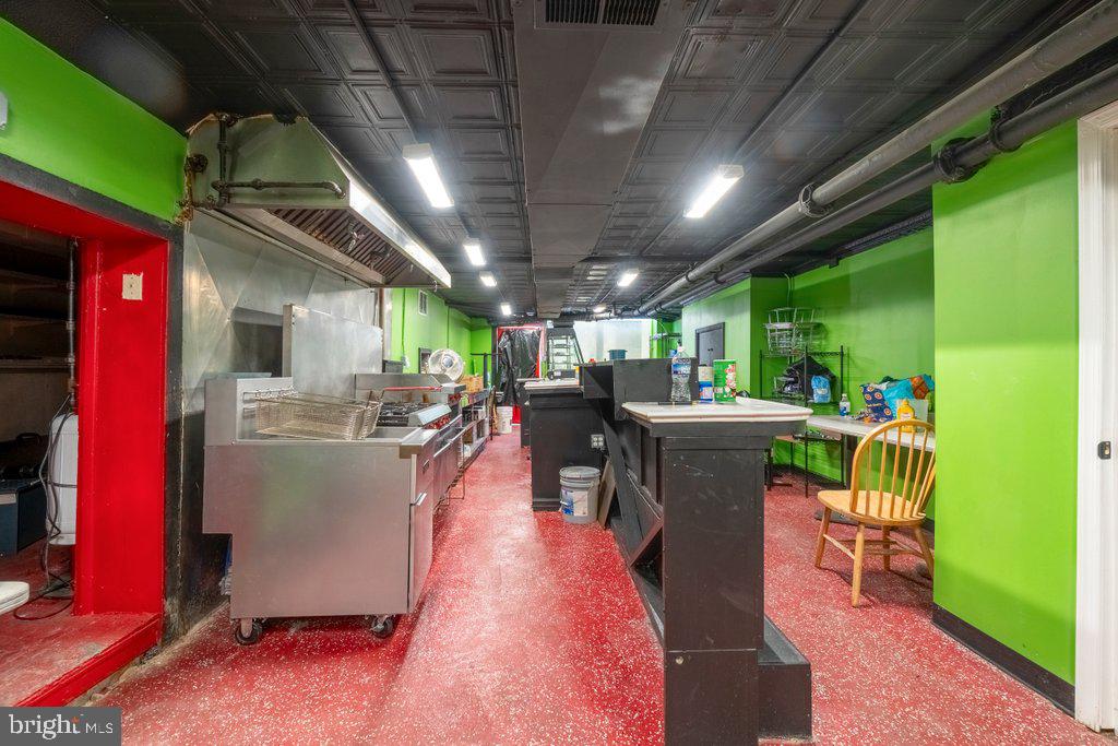 OLD GOUCHER - Commercial Sale
