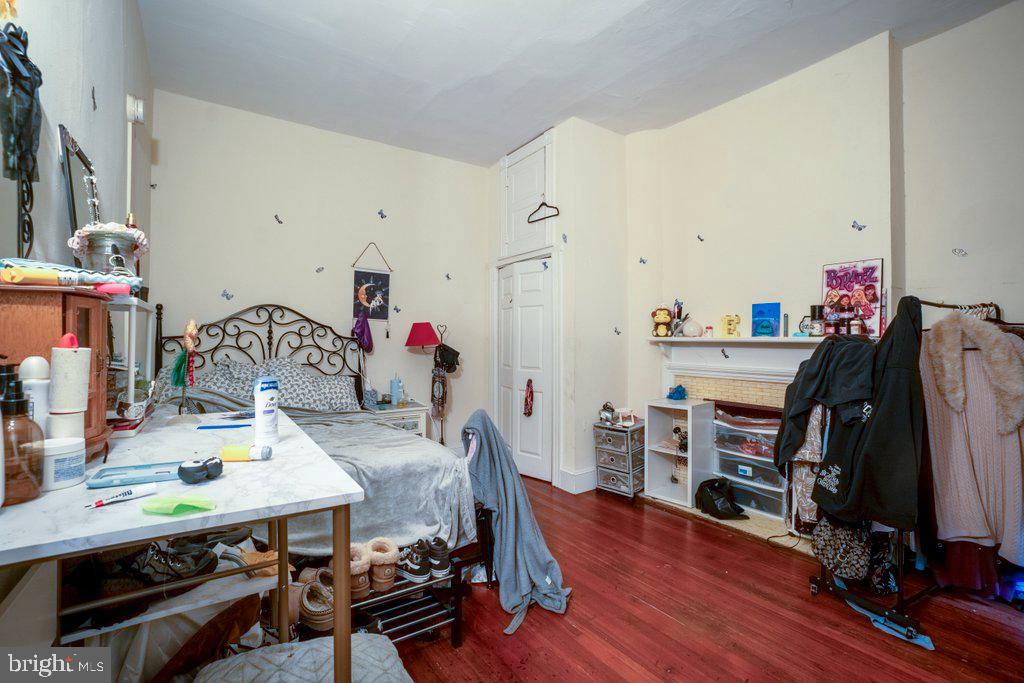 OLD GOUCHER - Commercial Sale