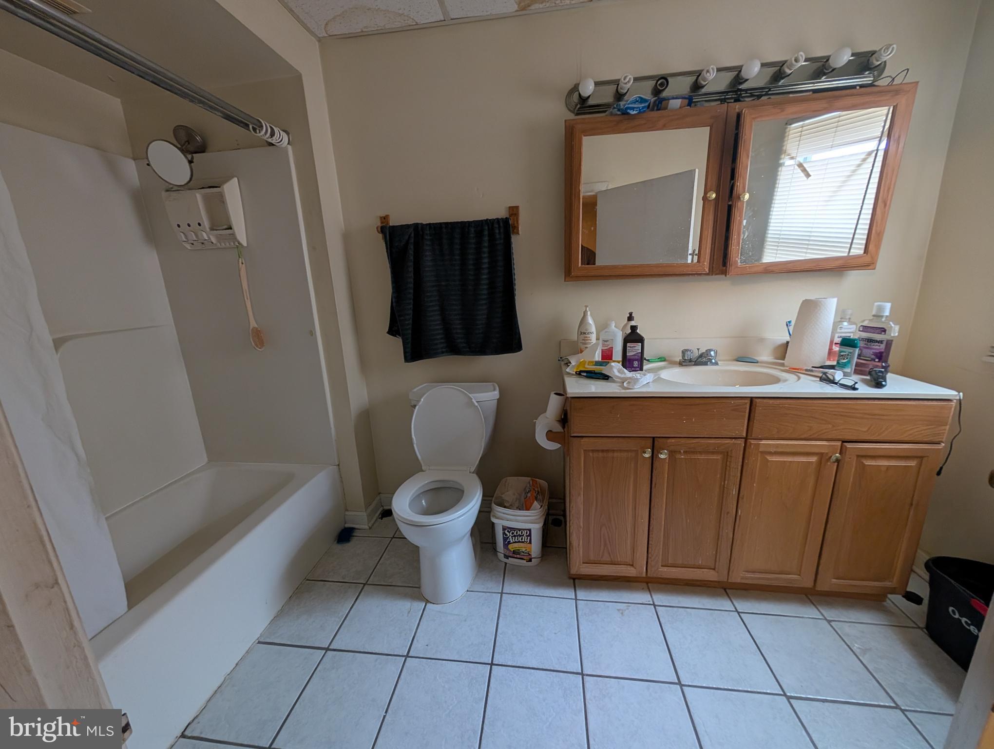 OLD GOUCHER - Commercial Sale