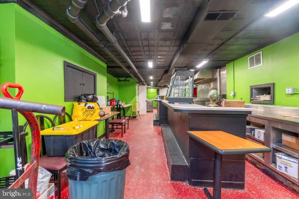 OLD GOUCHER - Commercial Sale