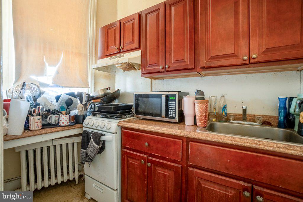OLD GOUCHER - Commercial Sale