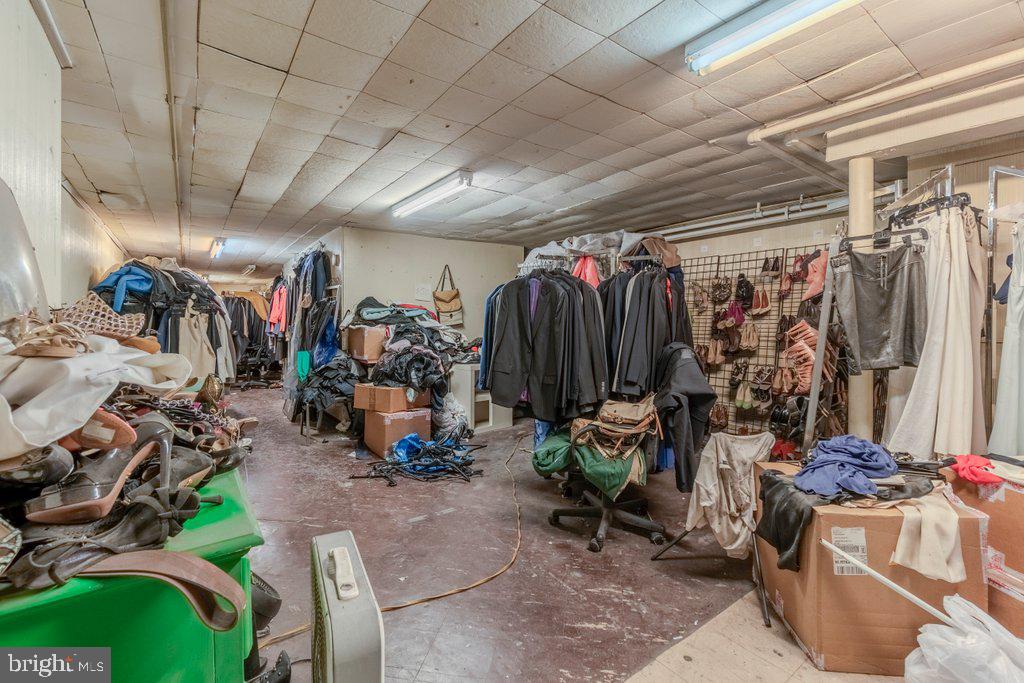 OLD GOUCHER - Commercial Sale