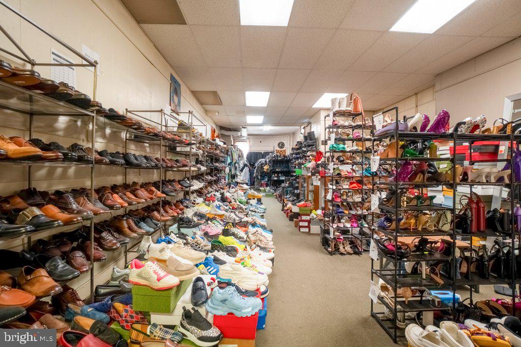 OLD GOUCHER - Commercial Sale