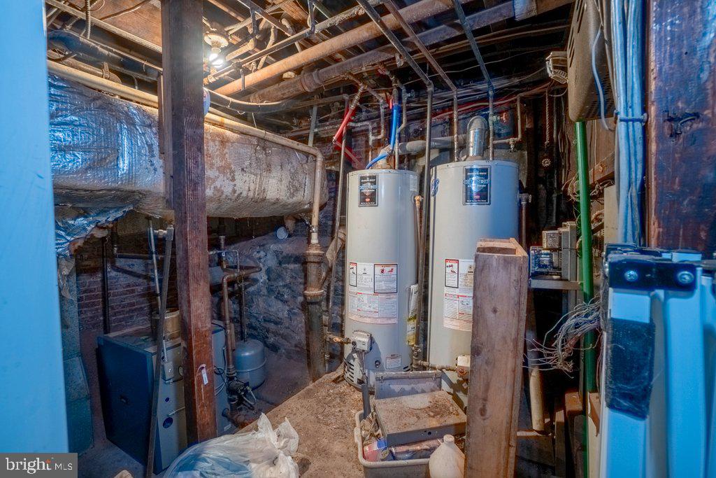 OLD GOUCHER - Commercial Sale