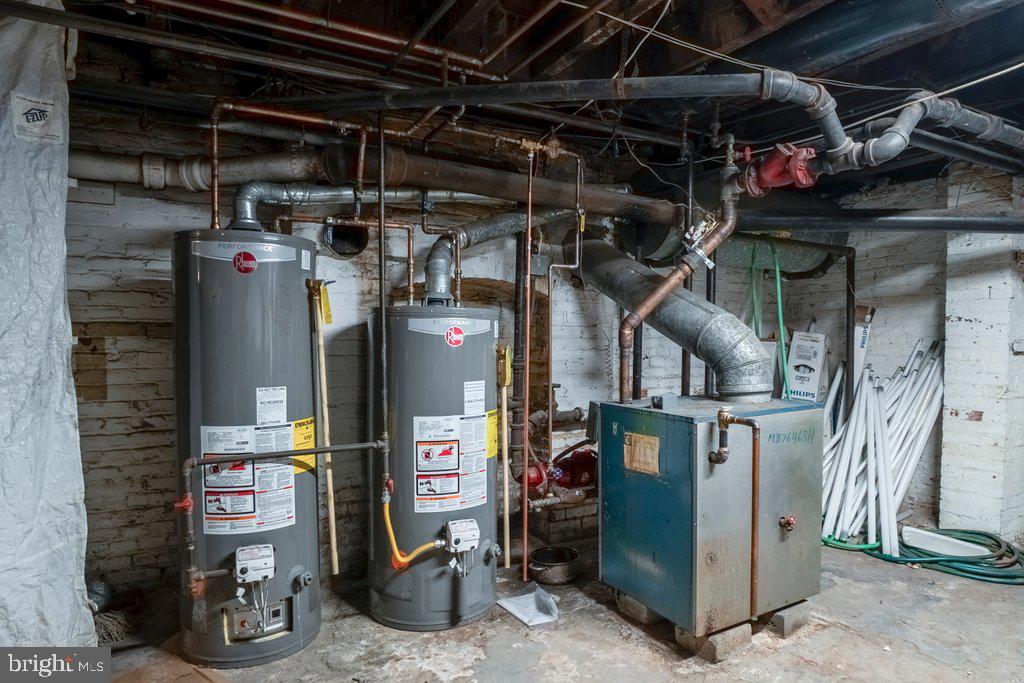 OLD GOUCHER - Commercial Sale