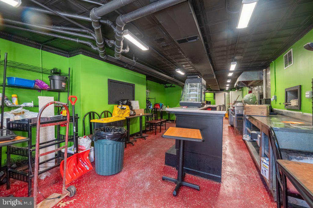 OLD GOUCHER - Commercial Sale
