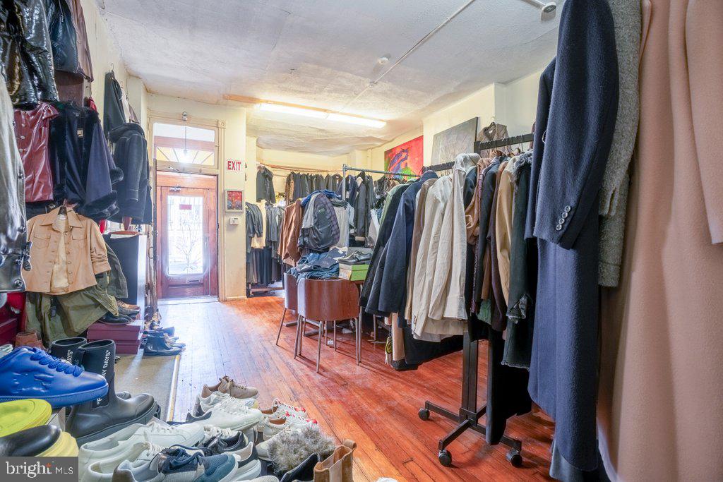 OLD GOUCHER - Commercial Sale