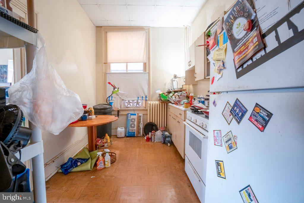 OLD GOUCHER - Commercial Sale