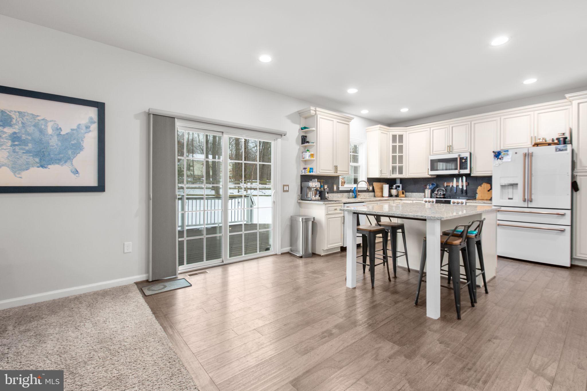 PRESIDENTIAL LAKES - Residential