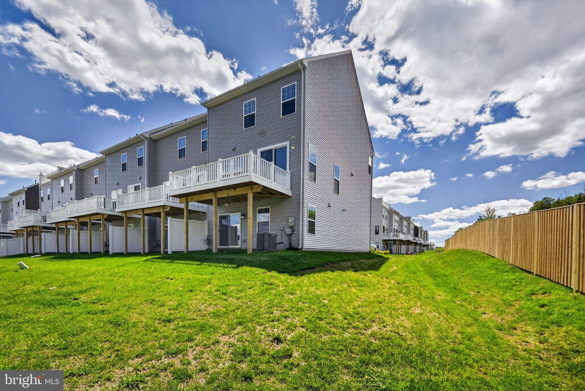 ARCOLA TOWN CENTER - Residential