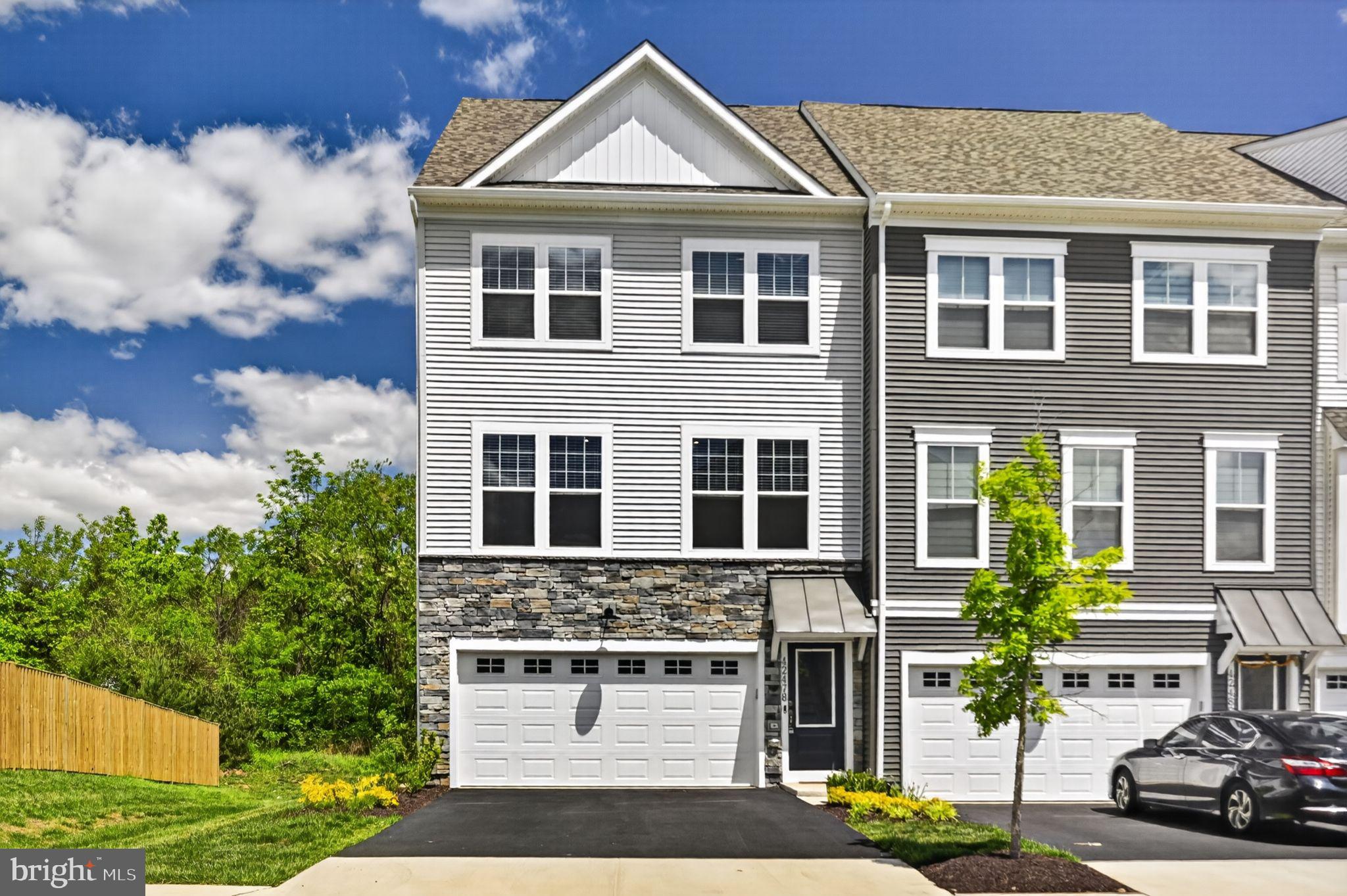 ARCOLA TOWN CENTER - Residential