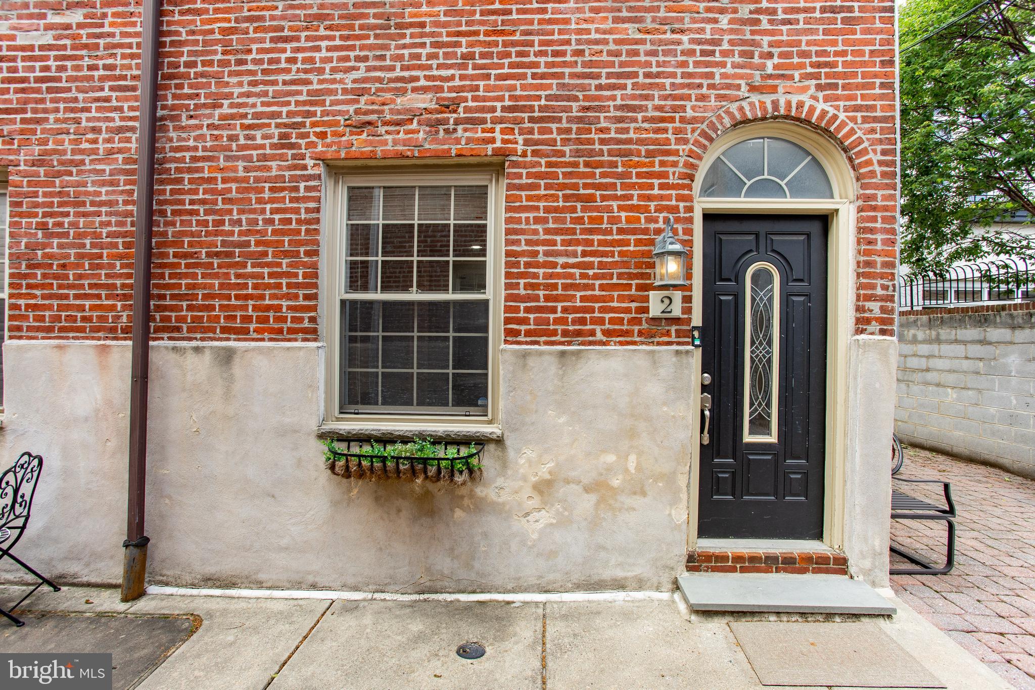 QUEEN VILLAGE - Residential