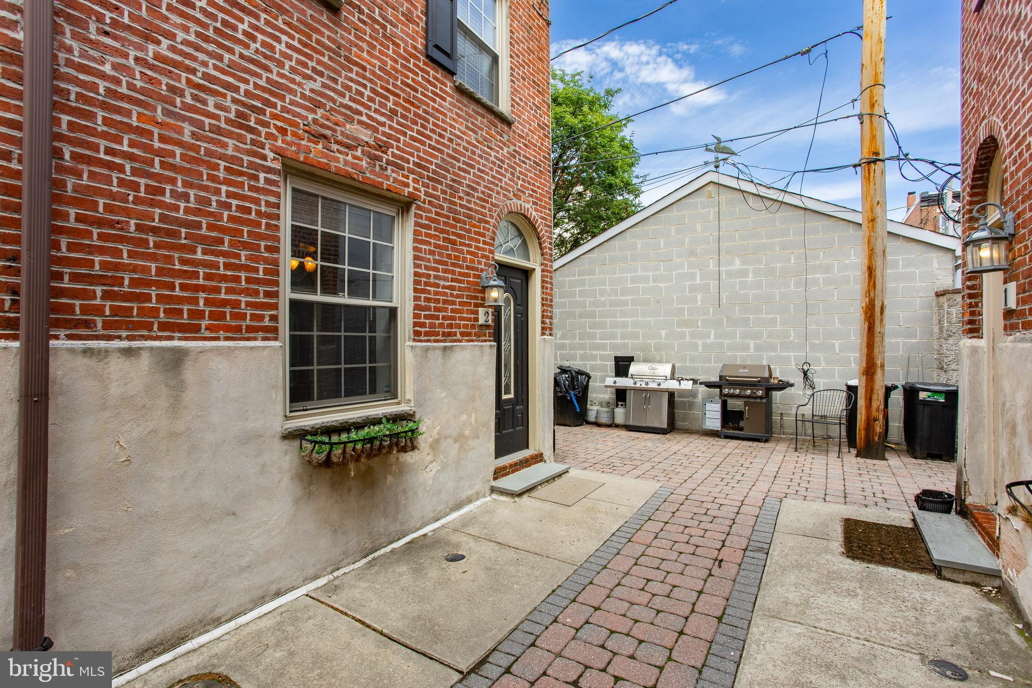 QUEEN VILLAGE - Residential