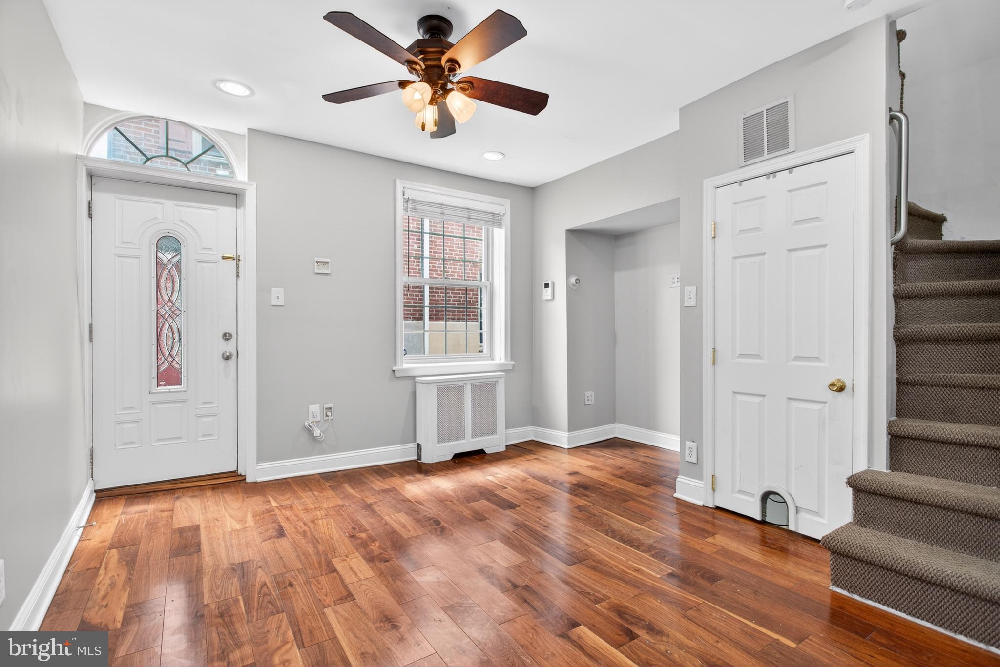 QUEEN VILLAGE - Residential